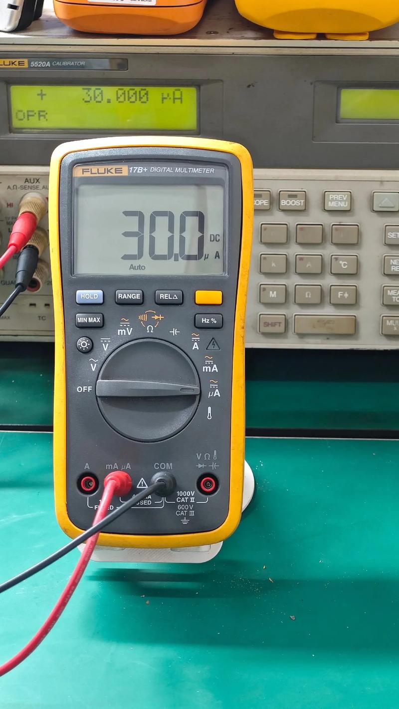 Fluke 17B+万用表专业维修与校准指南